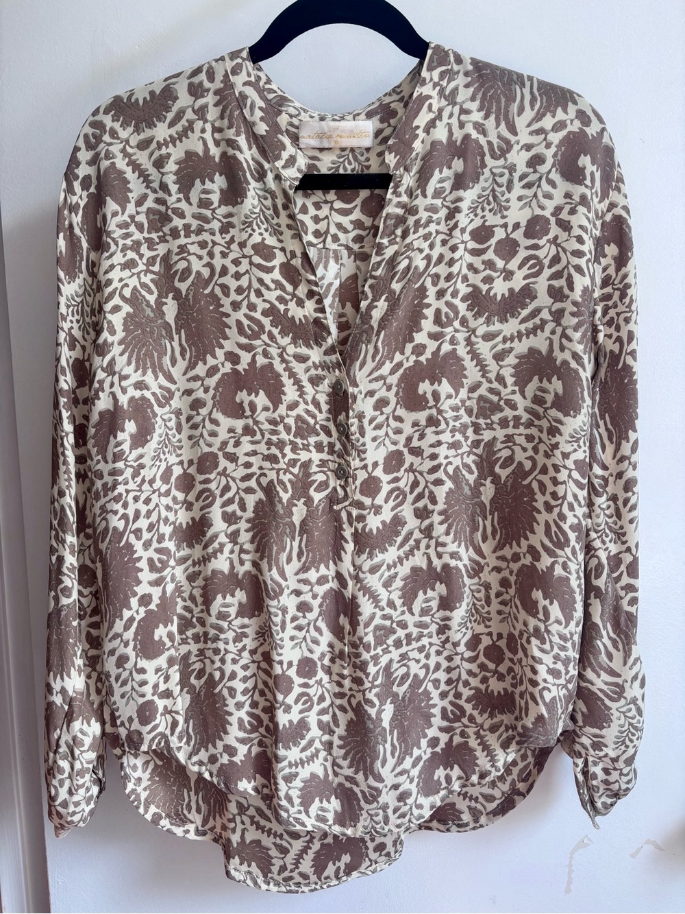 Vintage Natalie Martin 100% Silk Cream and Taupe V-Neck Long-Sleeve Blouse